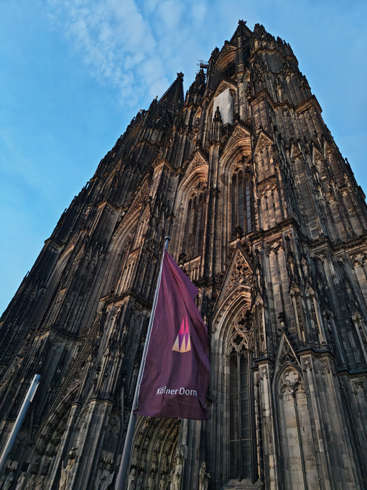 Honor Magic V5 camera samples cathedral