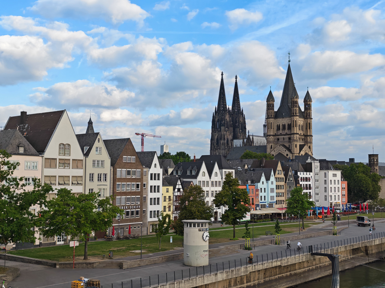 Honor Magic V5 camera samples cologne houses