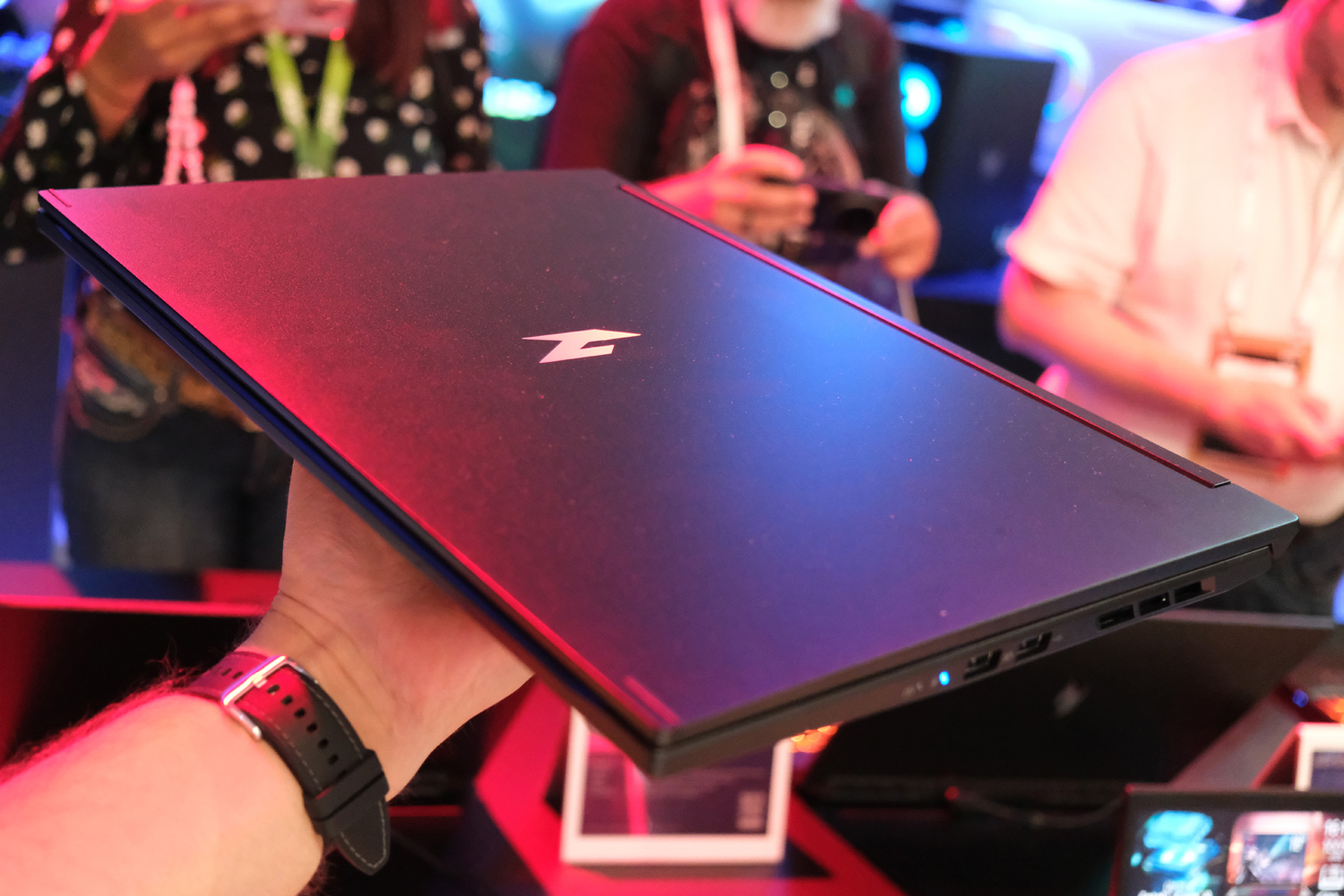 Acer Nitro V 16S Intel IFA 2025 in hand